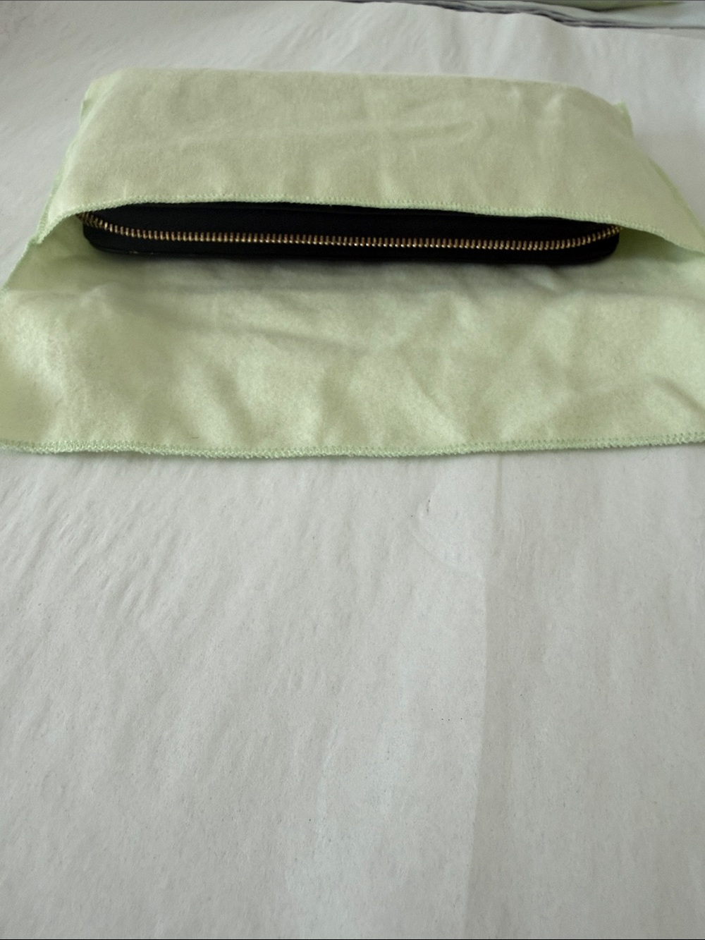 Burberry Black Pebbled Leather Zip-Around Wallet with Gold TB Logo - Picture 15 of 15